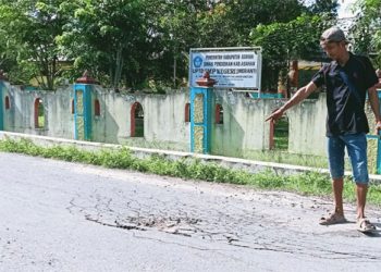Dump Truck Material Proyek di Kecamatan Rawang Panca Arga Dituding Penyebab Jalan di Meranti Rusak