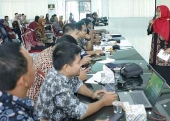 Para Aparatur Sipil Negara (ASN) dilatih ilmu jurnalistik pada kegiatan diklat kehumasan di Aula Melati Kantor Bupati Asahan, Kamis (27/10/2022).