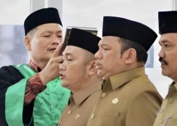 Sejumlah ASN Pemkab Labuhanbatu saat diambil sumpah jabatan.