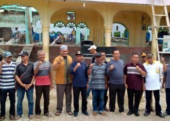 Bupati Asahan Berikan 200 Sak Semen untuk Renovasi Masjid Al-Amin