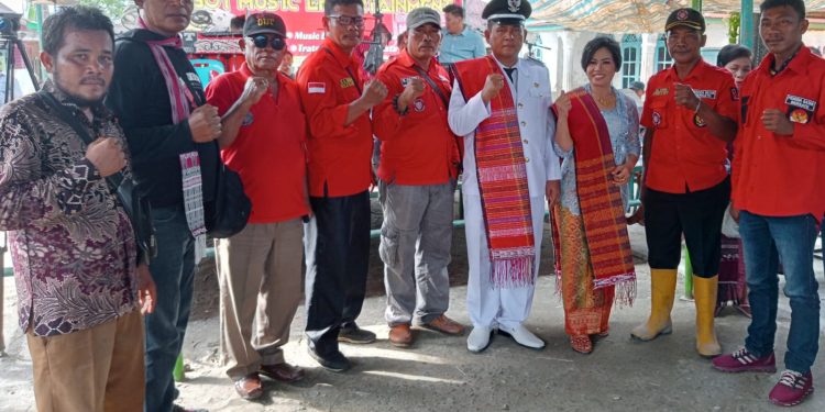 Warga Desa Suka Jadi Asahan Ulosi Kades yang Baru