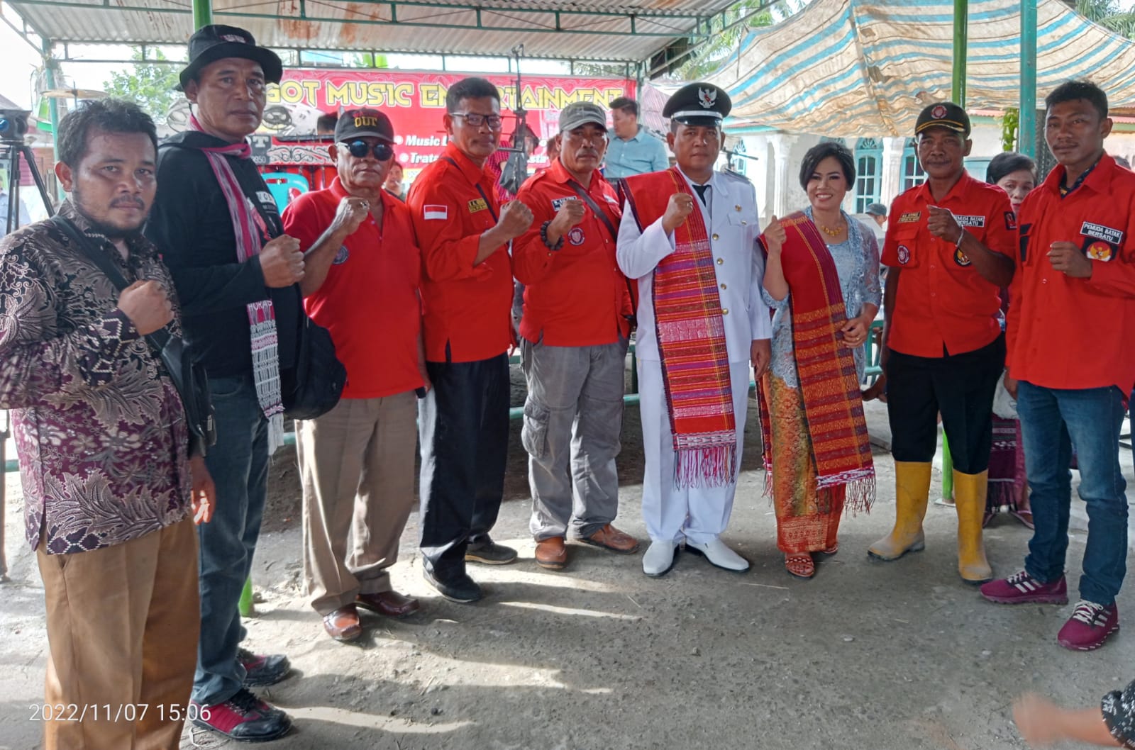 Warga Desa Suka Jadi Asahan Ulosi Kades yang Baru