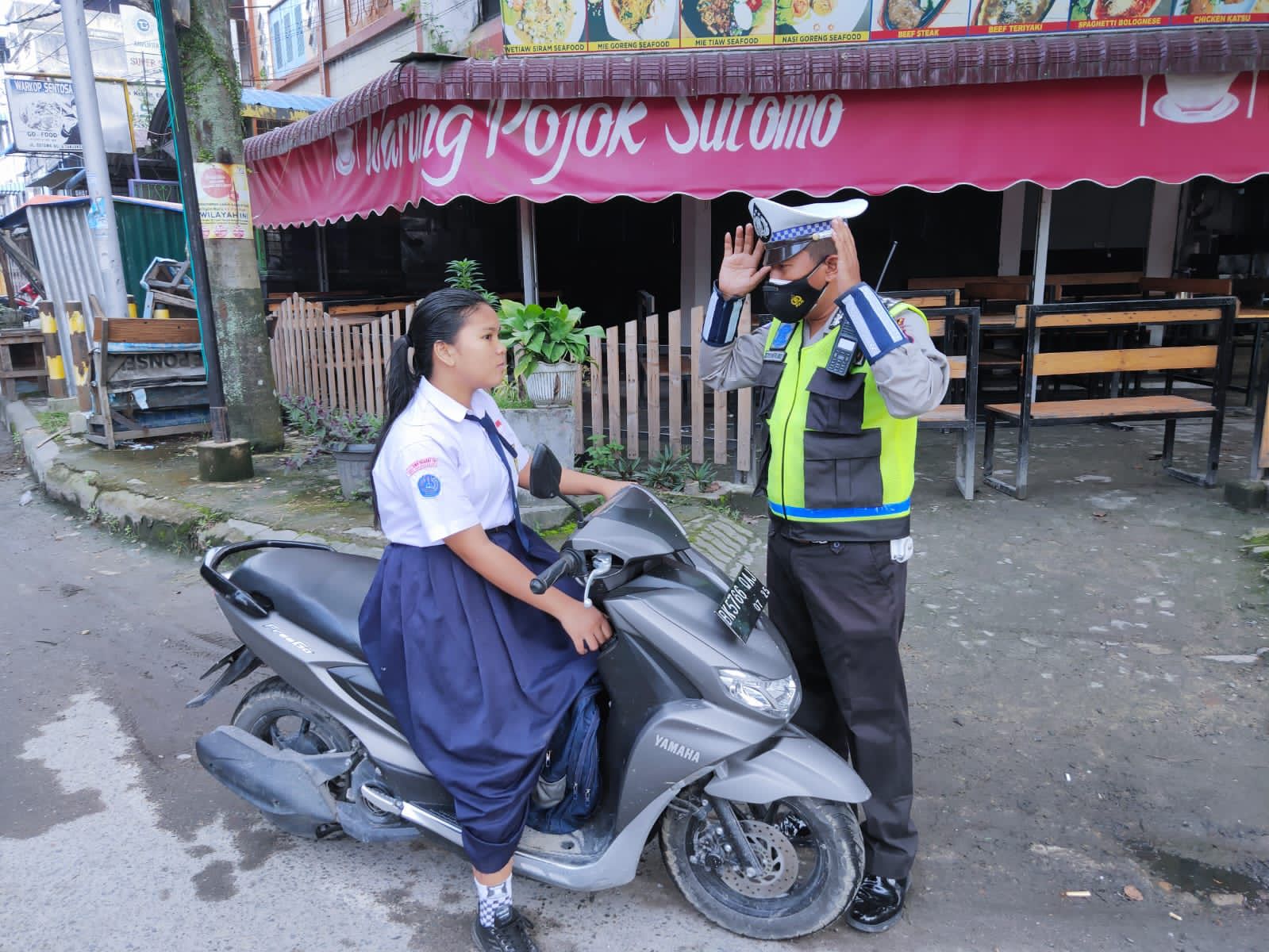 Polres Tanjungbalai Tegur Pengendara Yang Tidak Pakai Helm