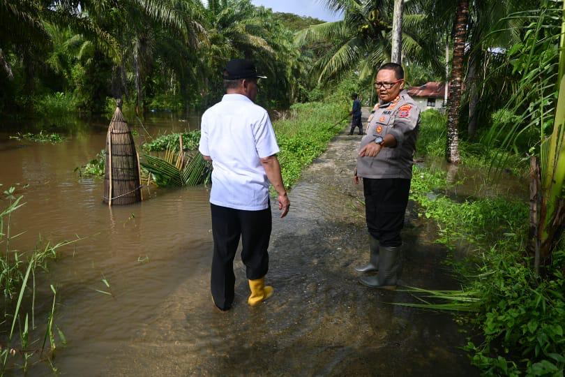 Wali Kota dan Kapolres Tanjungbalai Tinjau Pemukiman Warga yang Terkena Banjir