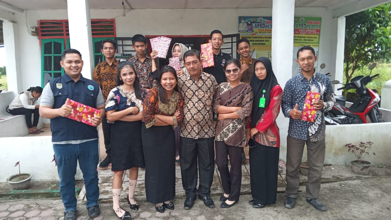 Kades Serdang Lepas Siswa Perguruan Daerah Meranti yang Selesai PKL