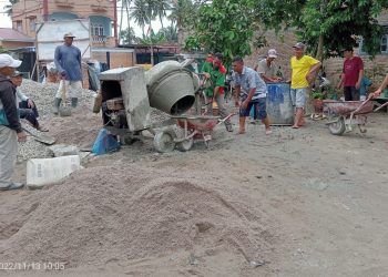 Warga Gotong Royong Bangun Masjid Silahturahmi di Meranti