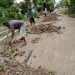 Kesal dengan Pemkab dan DPRD Asahan, Warga Menimbun Jalan yang Rusak
