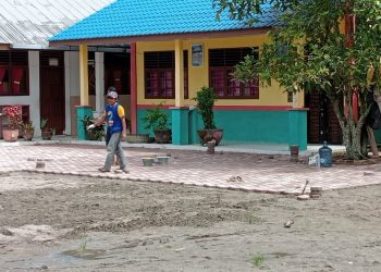 Pemasangan Paving Block di SDN 015864 Rawang Pasar IV Asahan Tanpa Plank Proyek