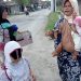 2 Emak-emak di Asahan Bawa Anaknya Minta Bantuan Warga untuk Bayar Kontrakan Rumah