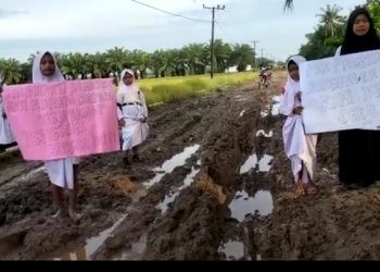 Jalan Menuju ke Sekolah Rusak Parah, Pelajar: Pak Bupati Asahan Tolong Kami, dimana Hati Nurani Bapak