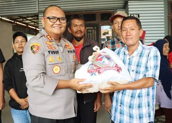 Kapolres Tanjungbalai Berikan Bansos Kepada Ikatan Tuna Rungu Asahan – Tanjungbalai