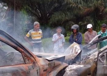 Tabrakan di Ledong Barat Asahan, Dua Mobil Terbakar 