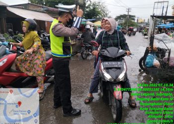 Satlantas Polres Tanjungbalai Tegur Pengendara Yang Tidak Pakai Helm SNI