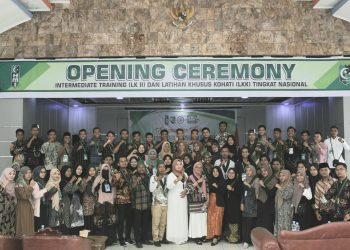 Ketua Umum HMI Cabang Labuhanbatu Raya Khairil Hanif Nasution foto bersama