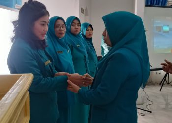 Hj Titiek Sugiarti Surya Lantik 4 TP PPK Desa di Kecamatan Meranti Asahan  