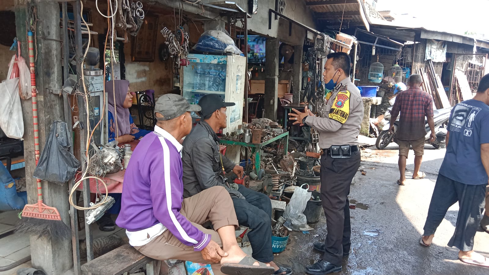Bhabinkamtibmas Matahalasan Polres Tanjungbalai Sambangi Warga Sampaikan Pesan Kamtibmas