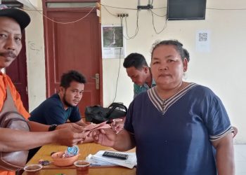 Menjelang Natal dan tahun Baru kades Sukajadi Membagikan BLT