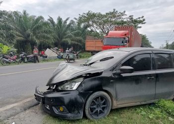 Mobil Tanpa Nopol dari Riau Tabrakan Dengan Truk di Jalinsum Asahan