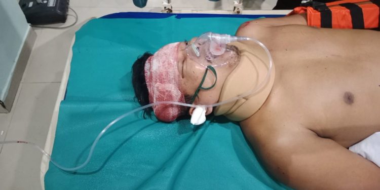 Korban saat mendapat perawatan medis di rumah sakit.