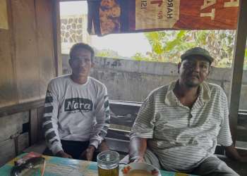 (Zatam/Taslab News) Foto : Ketua Kelompok Tani Marsada Roha, Hidayat Hutasuhut dan Nuryakin Sigalingging. 