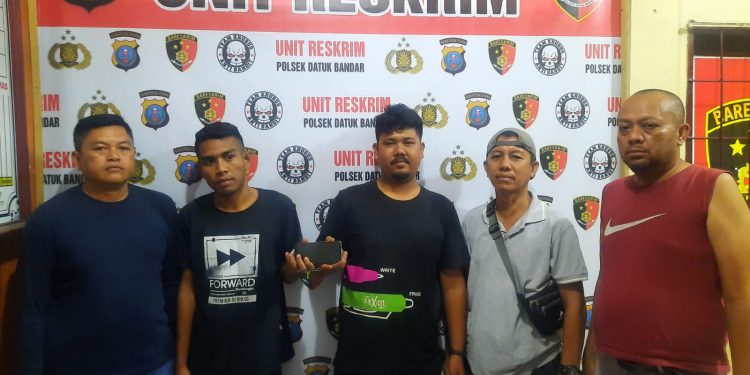 Pencuri Handphone dan Penadahnya Diamankan Polsek Datuk Bandar
