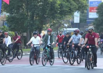 Kapoldasu dan Presiden Jokowi Keliling Kota Medan Naik Sepeda