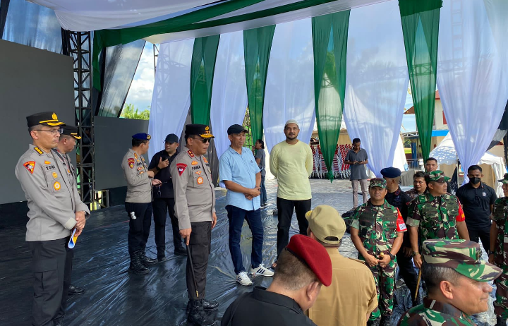  (Taslab News/Dzulfadli Tambunan)Kapolda Sumut bersama Pangdam I Bukit Barisan melakukan pengecekan pengamanan di lapangan Merdeka Barus