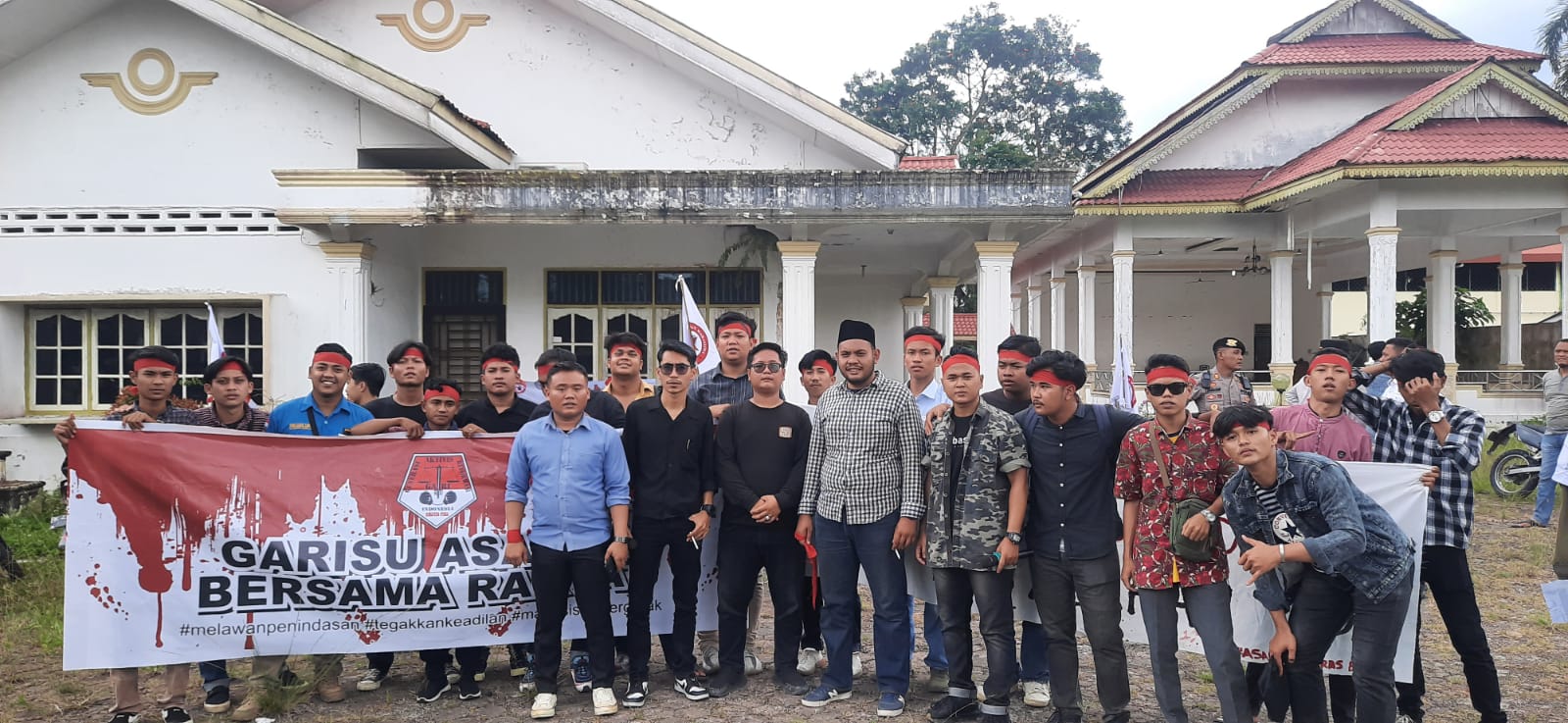 Massa GARI-SU saat di kantor DPRD Asahan