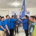 Ketua DPD KNPI Labuhanbatu H Romario Simangunsong saat menyerahkan bendera petaka kepada Ketua DPK KNPI Bilah Hulu terpilih