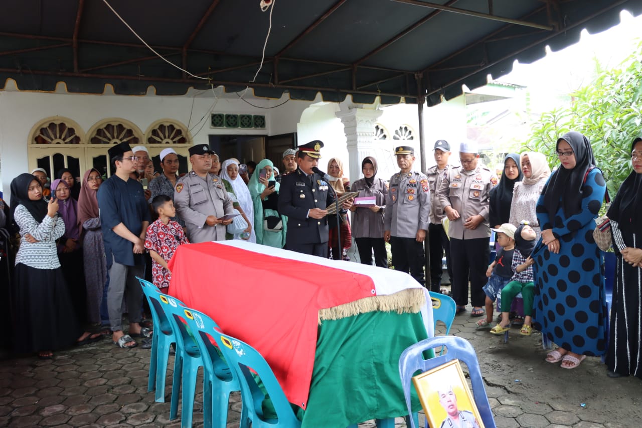 Wakapolres Tanjungbalai Pimpin Upacara Pemakaman Jenazah Bripka Joko Slamet