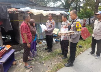 Kapolsek Datuk Bandar Tanjungbalai Berikan Bantuan Untuk Korban Kebakaran