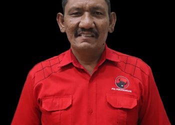 Ketua Fraksi PDI Perjuangan Apresiasi Pemko Tanjungbalai Terima Penghargaan UHC TANJUNGBALAI - Ketua Fraksi PDI Perjuangan DPRD Kota Tanjungbalai, Eriston Sihaloho,SH apresiasi Pemerintah Kota (Pemko) Tanjungbalai atas prestasi yang berhasil diraih yakni menerima penghargaan dari Badan Penyelenggara Jaminan Sosial (BPJS) Kesehatan atas capaian Cakupan Kesehatan Semesta atau Universal Health Coverage (UHC). Penghargaan tersebut langsung diterima oleh Wali Kota Tanjungbalai, H Waris Tholib,S.Ag,MM dari Menteri Dalam Negri, M Tito Karnavian di Balai Sudirman, Jakarta, Selasa (14/3). "Kami dari Fraksi PDI Perjuangan DPRD Kota Tanjungbalai mengapresiasi atas prestasi Pemko Tanjungbalai yang berhasil meraih penghargaan UHC. Ini menjadi bukti sekaligus sebagai kabar baik bahwa Pemko Tanjungbalai sangat serius meningkatkan pelayanan di bidang kesehatan," ujar Eriston Sihaloho SH, Rabu (15/3). Politisi dari PDI Perjuangan ini menyatakan bahwa penghargaan yang diterima oleh Pemko Tanjungbalai itu menjadi salah satu tolak ukur dari keberhasilan Pemko Tanjungbalai dalam pembangunan daerah khususnya di bidang kesehatan selama dibawah kepemimpinan H Waris Tholib,S.Ag,MM sebagai Wali Kota Tanjungbalai. Eriston juga optimis, dengan prestasi yang telah diraih itu maka tidak lama lagi program tentang masyarakat yang akan berobat cukup dengan membawa KTP akan segera terwujud. Untuk itu, Eriston Sihaloho SH mendorong Pemko Tanjungbalai usai menerima penghargaan UHC agar lebih tekun lagi dalam mewujudkan pelayanan kesehatan yang maksimal sebagaimana dengan yang telah ditargetkan.