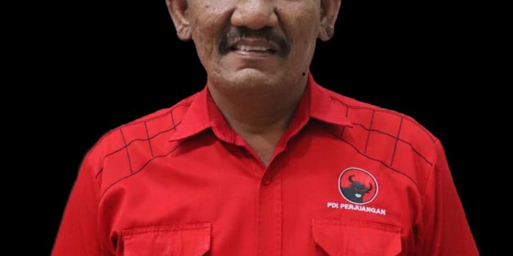 Ketua Fraksi PDI Perjuangan Apresiasi Pemko Tanjungbalai Terima Penghargaan UHC TANJUNGBALAI - Ketua Fraksi PDI Perjuangan DPRD Kota Tanjungbalai, Eriston Sihaloho,SH apresiasi Pemerintah Kota (Pemko) Tanjungbalai atas prestasi yang berhasil diraih yakni menerima penghargaan dari Badan Penyelenggara Jaminan Sosial (BPJS) Kesehatan atas capaian Cakupan Kesehatan Semesta atau Universal Health Coverage (UHC). Penghargaan tersebut langsung diterima oleh Wali Kota Tanjungbalai, H Waris Tholib,S.Ag,MM dari Menteri Dalam Negri, M Tito Karnavian di Balai Sudirman, Jakarta, Selasa (14/3). "Kami dari Fraksi PDI Perjuangan DPRD Kota Tanjungbalai mengapresiasi atas prestasi Pemko Tanjungbalai yang berhasil meraih penghargaan UHC. Ini menjadi bukti sekaligus sebagai kabar baik bahwa Pemko Tanjungbalai sangat serius meningkatkan pelayanan di bidang kesehatan," ujar Eriston Sihaloho SH, Rabu (15/3). Politisi dari PDI Perjuangan ini menyatakan bahwa penghargaan yang diterima oleh Pemko Tanjungbalai itu menjadi salah satu tolak ukur dari keberhasilan Pemko Tanjungbalai dalam pembangunan daerah khususnya di bidang kesehatan selama dibawah kepemimpinan H Waris Tholib,S.Ag,MM sebagai Wali Kota Tanjungbalai. Eriston juga optimis, dengan prestasi yang telah diraih itu maka tidak lama lagi program tentang masyarakat yang akan berobat cukup dengan membawa KTP akan segera terwujud. Untuk itu, Eriston Sihaloho SH mendorong Pemko Tanjungbalai usai menerima penghargaan UHC agar lebih tekun lagi dalam mewujudkan pelayanan kesehatan yang maksimal sebagaimana dengan yang telah ditargetkan.