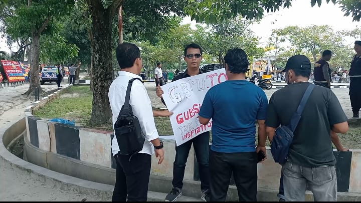 Kedatangan Gubsu di HUT ke 77 Kabupaten Asahan Disambut Demo Ketua GBPU 