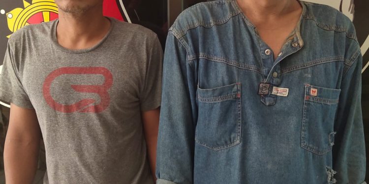 Kedua tersangka pencurian