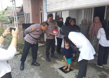 Peduli Anak Stunting, Polres Tanjungbalai Berikan Bantuan