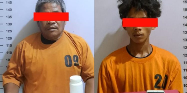 Kedua tersangka saat di kantor polisi