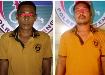  (Foto : Taslab News/Dzulfadli Tambunan) Kedua terduga beseeta barang bukti diamankan di Mapolres Tapteng