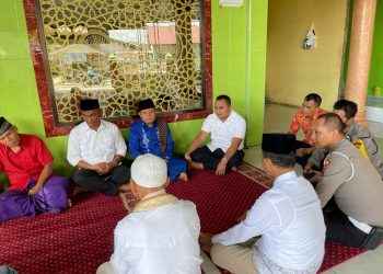 Kasat Intelkam Polres Labuhanbatu AKP Fadlun saat berada di tengah masyarakat. 