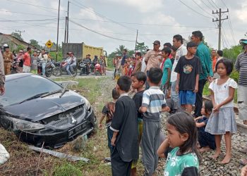 Mobil Mitsubishi Ditabrak Kereta Api di Tanjungbalai