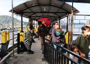 Babinsa Gelar Pengamanan & Pemantauan Arus Mudik Lebaran di Pelabuhan ASDP Sibolga