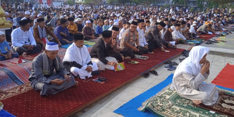 Pemko Tanjungbalai dan Forkopimda Sholat Idul Adha di Alun-Alun Kota