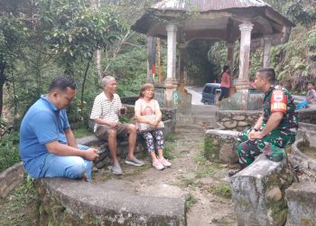 Babinsa Bangun Keakraban dan Sinergitas dengan Warga