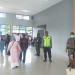 (Taslab News/Dzulfadli Tambunan)  Aktivitas penumpang di Bandara FL. Tobing Pinangsori, Minggu (30/4/2023).