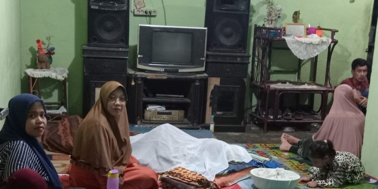 Jenazah korban saat di rumah duka