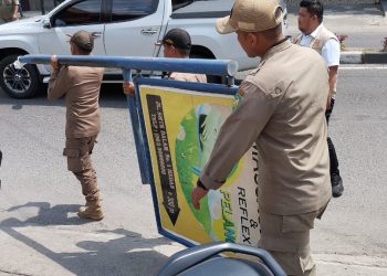 Kejar Target PAD 2023, Bapenda Kota Medan Bongkar Reklame Liar yang Menjamur