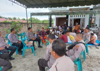Empati Atas Meninggal Mertua Anggota, Kapolsek Kisaran Kota Melayat Ke Rumah Duka Aipda Nazaruddin