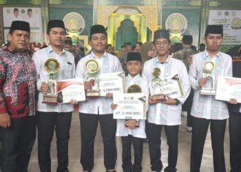 Para juara Seleksi Tilawatil Qur'an dan Hadis (STQH) ke XVIII Provinsi Sumatera Utara asal Labuhanbatu. 