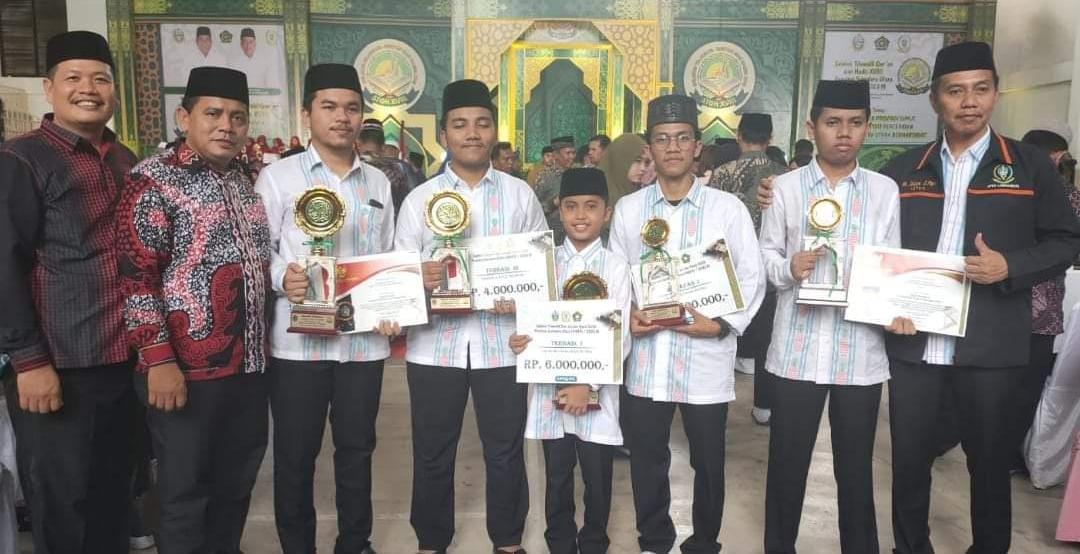 Para juara Seleksi Tilawatil Qur'an dan Hadis (STQH) ke XVIII Provinsi Sumatera Utara asal Labuhanbatu. 
