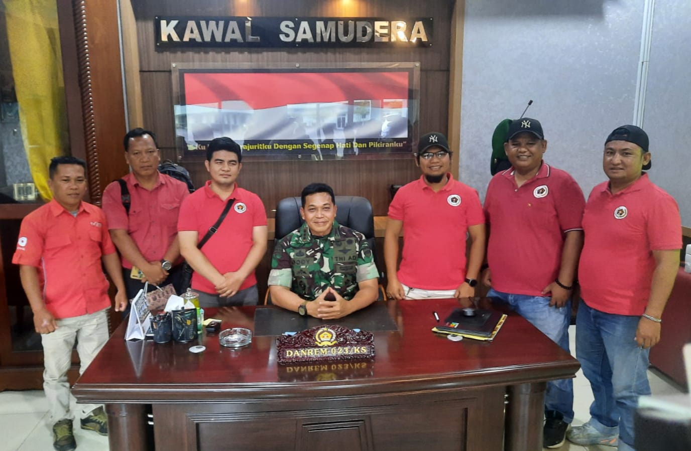 Danrem 023/KS, Kolonel Inf Dody Triwinarto, S.I.P., M.Han saat acara keakraban dengan awak media Sibolga-Tapteng di Serambi Kehormatan Makorem 023/KS, Kota Sibolga, Senin siang (29/05/2023). 